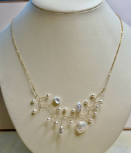 Load image into Gallery viewer, Vineyard pearls
