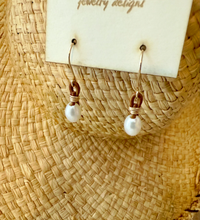 Load image into Gallery viewer, Petite pearls + leather earrings
